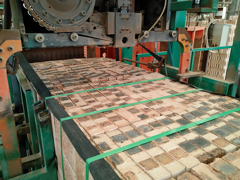 全自動(dòng)磚頭打包機(jī)助力墻體建材行業(yè)實(shí)現(xiàn)自動(dòng)化