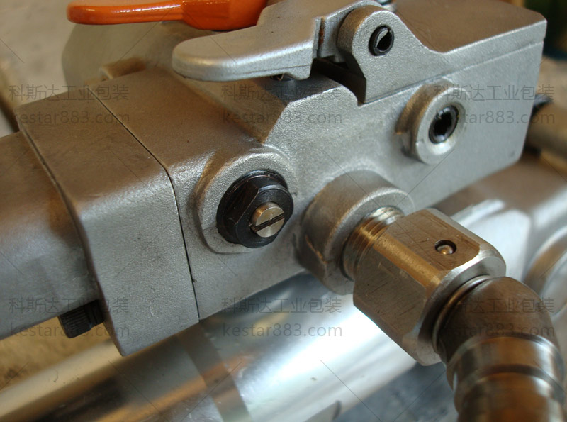 塑鋼帶氣動打包機出現(xiàn)收不緊情況，需要注意哪些地方？