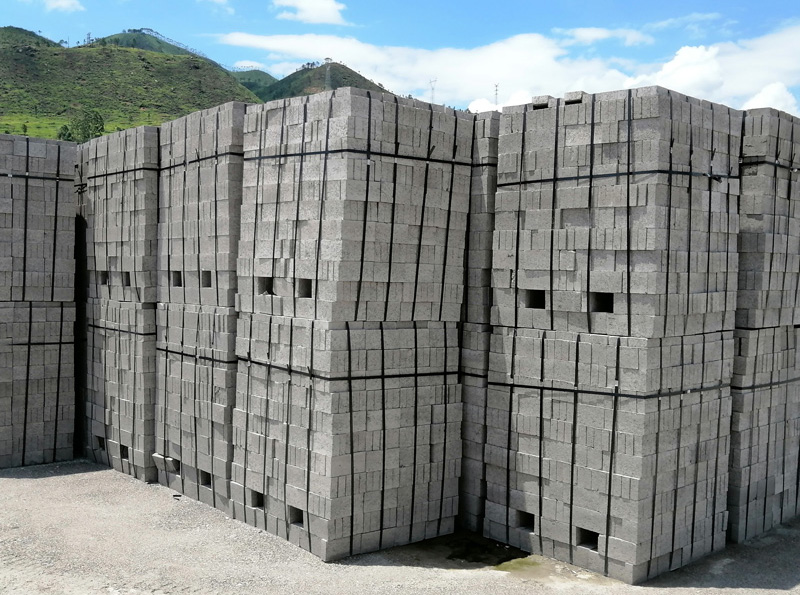 水泥磚頭改用黑色塑鋼帶免托打包的優(yōu)勢有哪些？